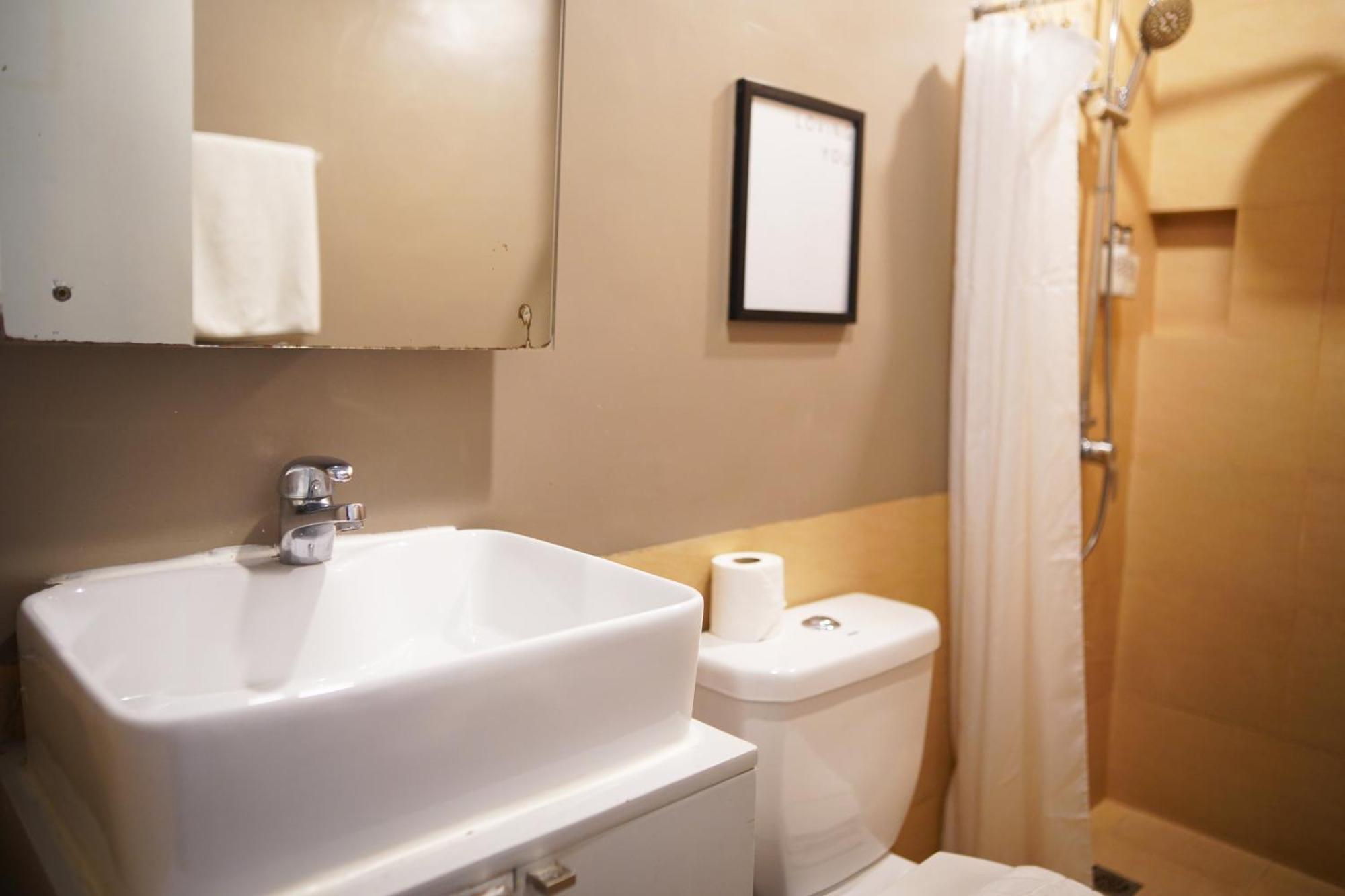 Abraham Manila - Located In Central Makati (Adults Only) Makati City Номер фото